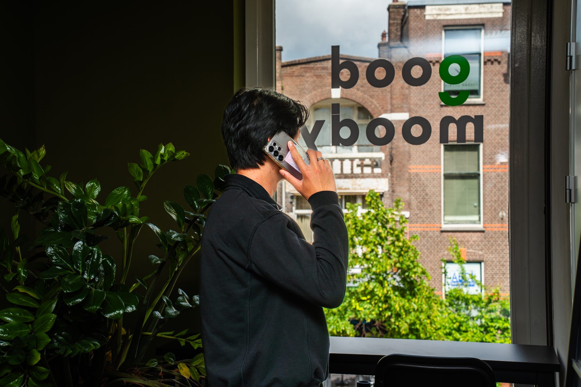 Werver aan de telefoon